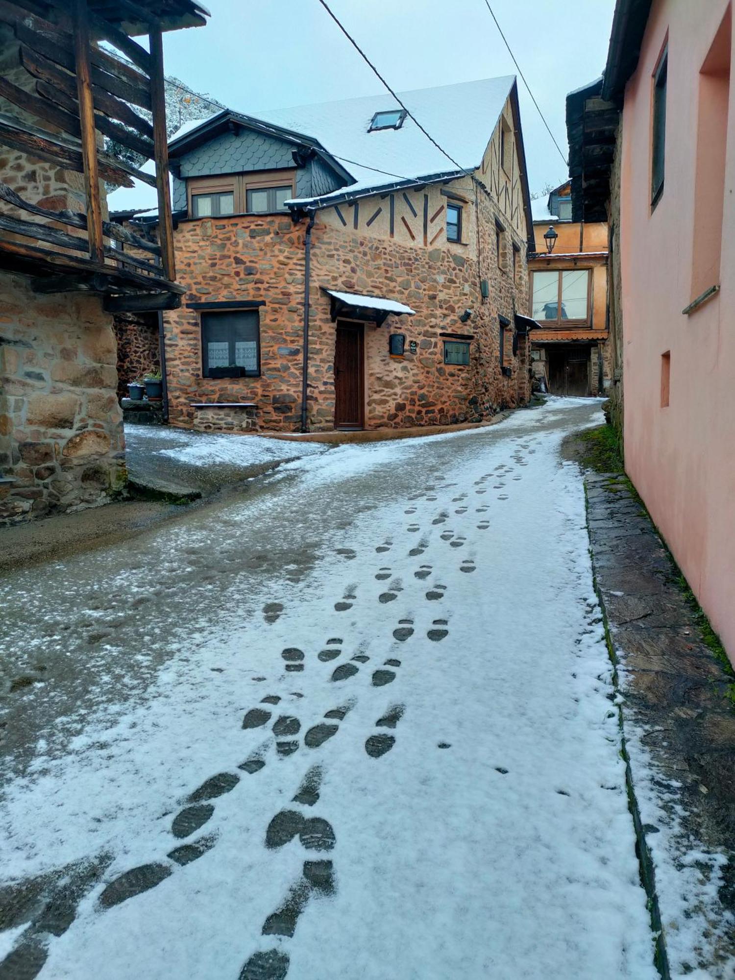 Casa de turismo rural Sardom2 Apartment Bembibre  Bagian luar foto