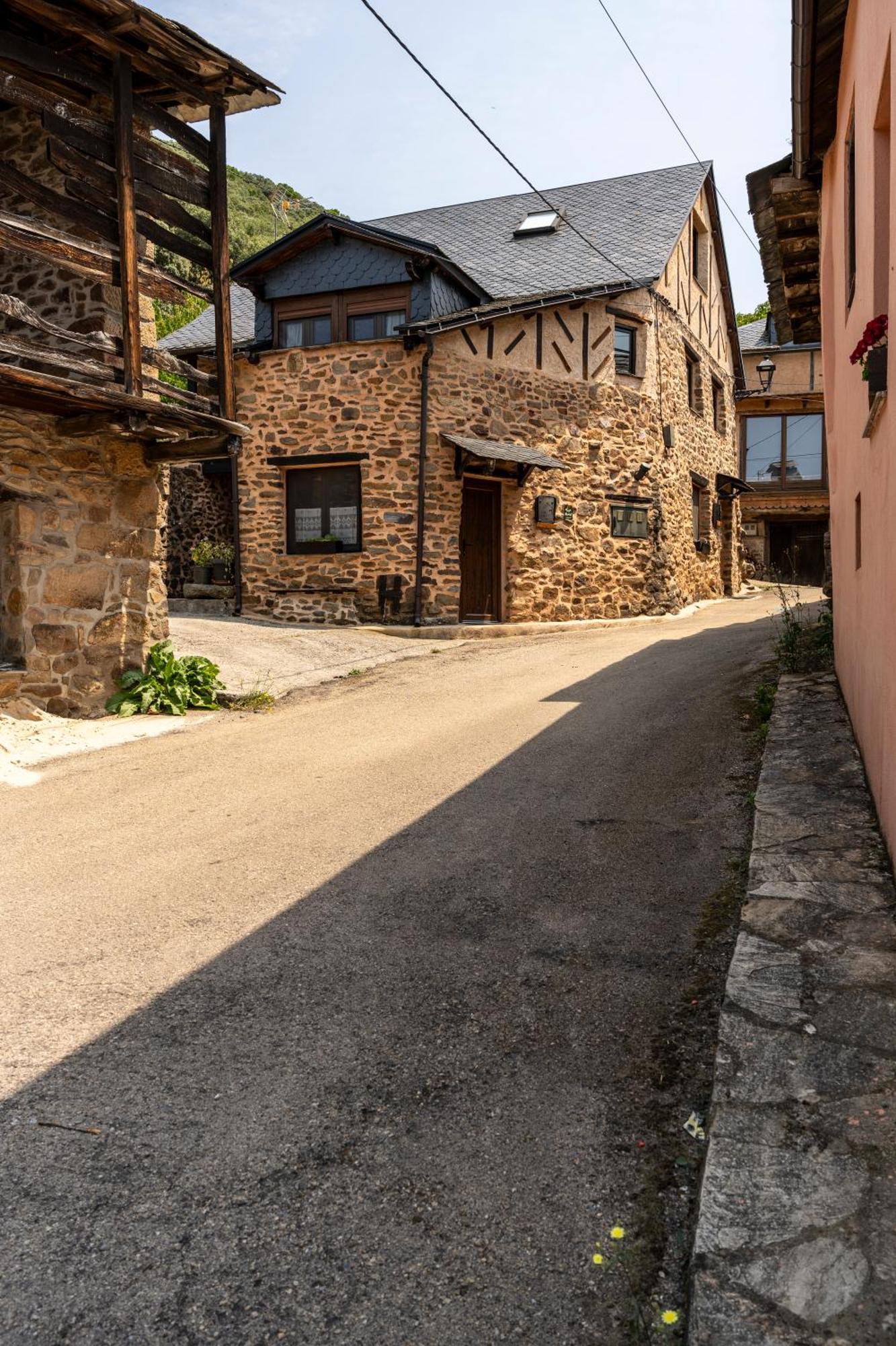 Casa de turismo rural Sardom2 Apartment Bembibre  Bagian luar foto